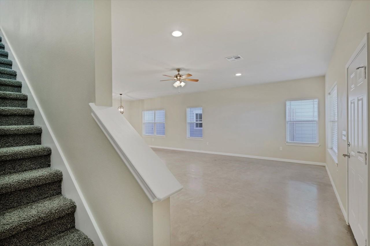 213 Grange St - Photo 7 of 20
