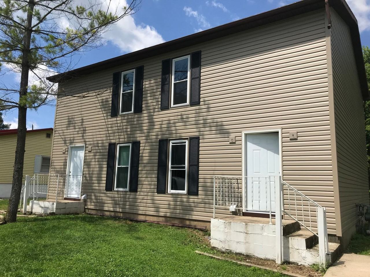 323 Eva Dr - Photo 2 of 6