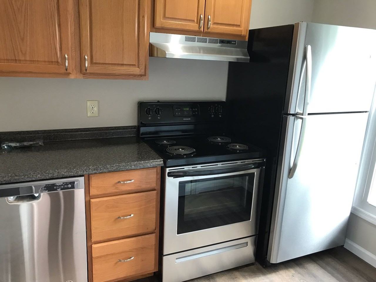 323 Eva Dr - Photo 3 of 6