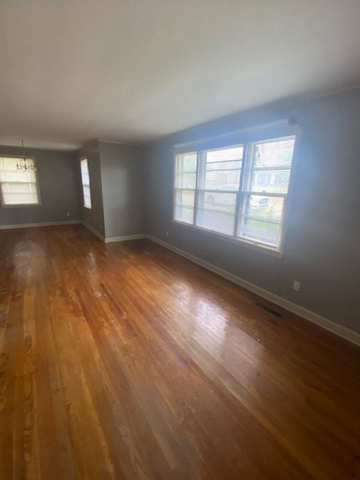 1211 Eugene St - Photo 2 of 20