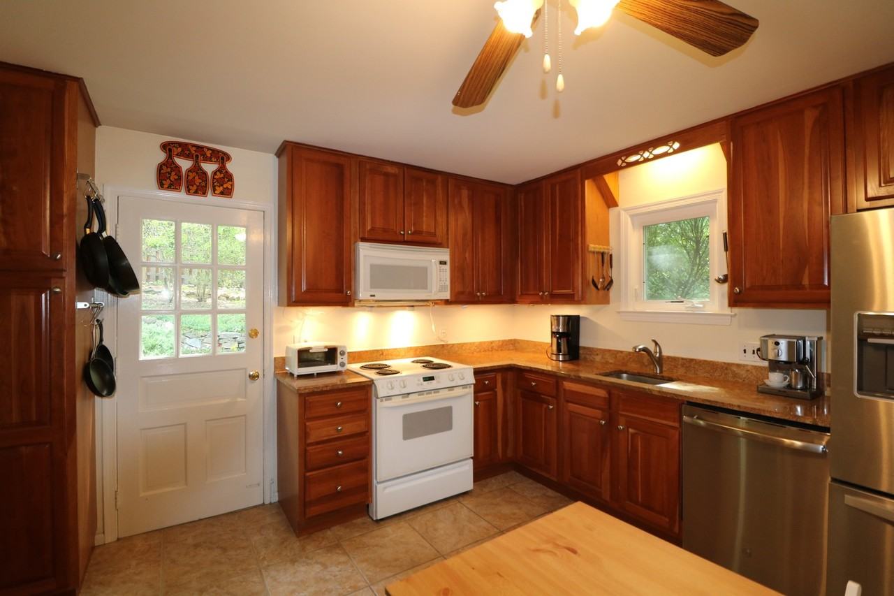 6703 Rannoch Rd - Photo 3 of 50