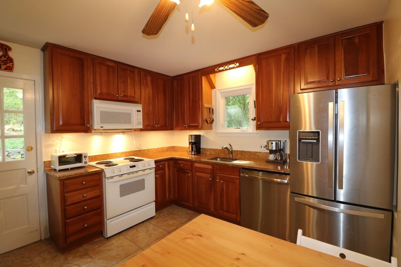 6703 Rannoch Rd - Photo 7 of 50