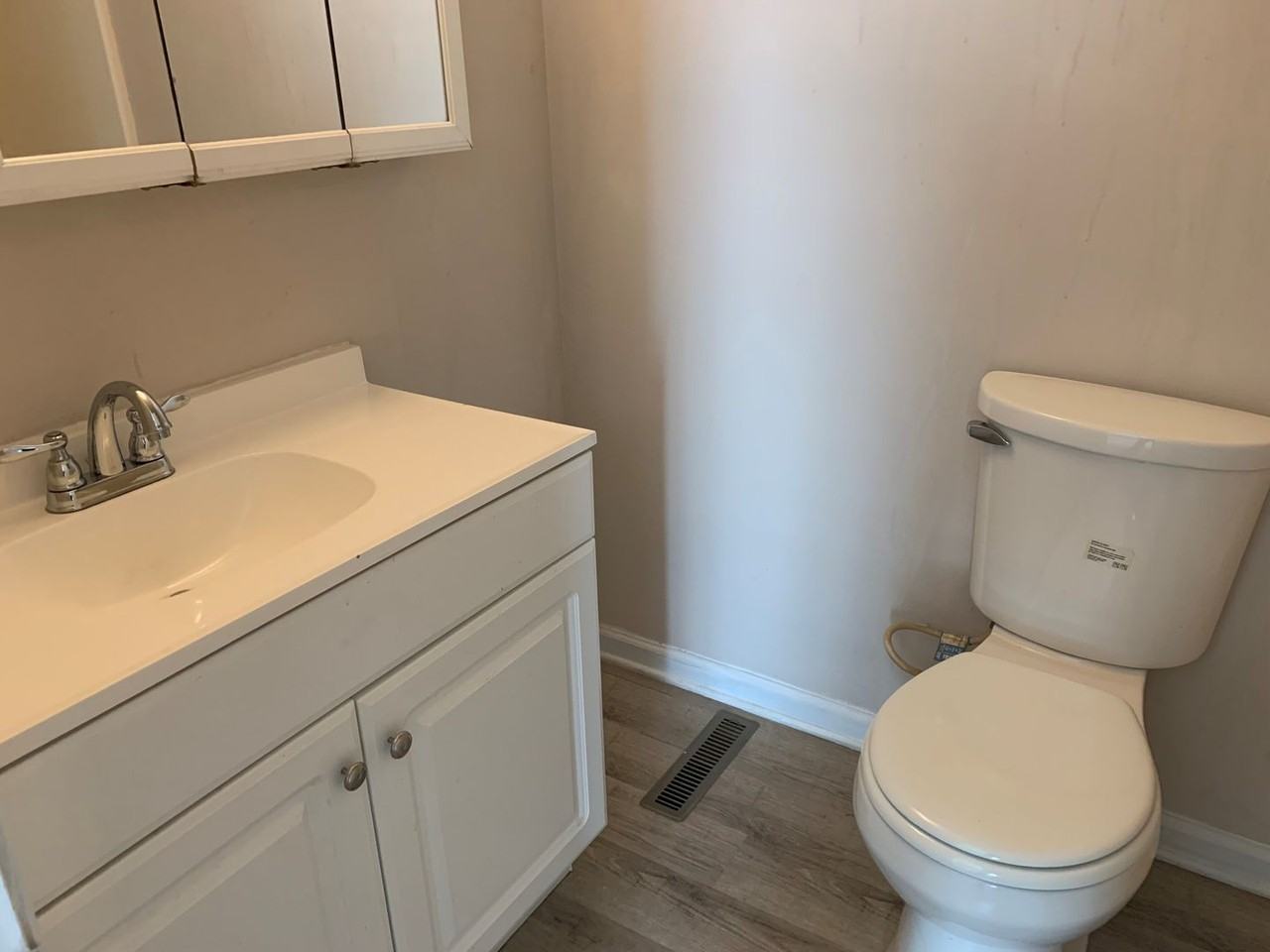 2219 Poplar St - Photo 2 of 10
