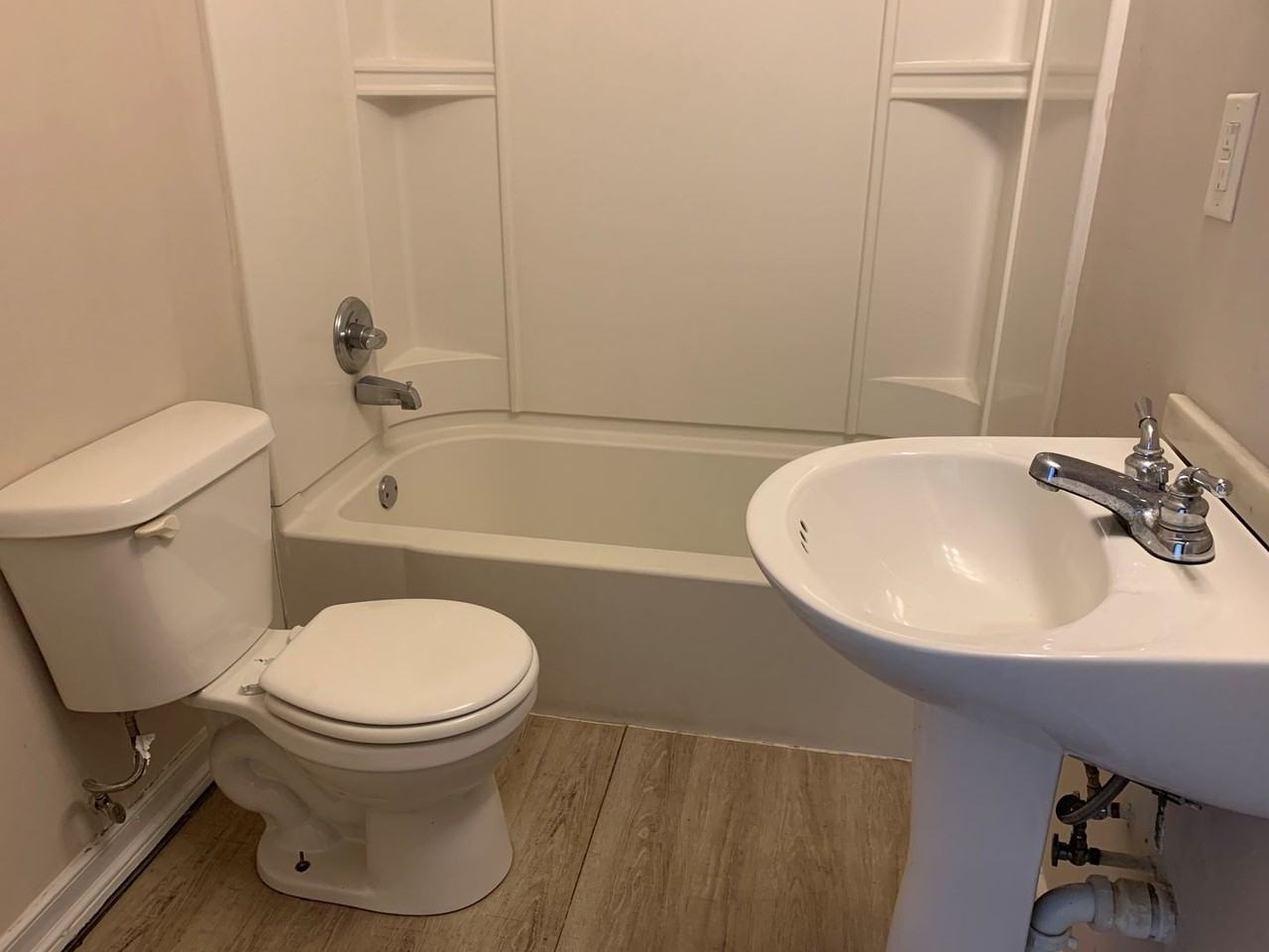 2219 Poplar St - Photo 3 of 10