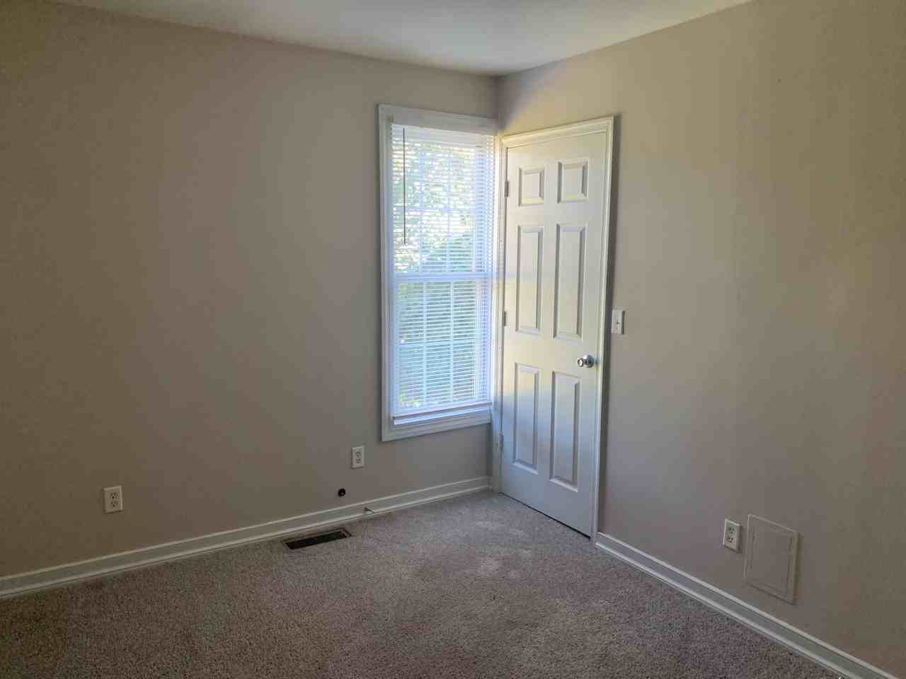 2219 Poplar St - Photo 4 of 10