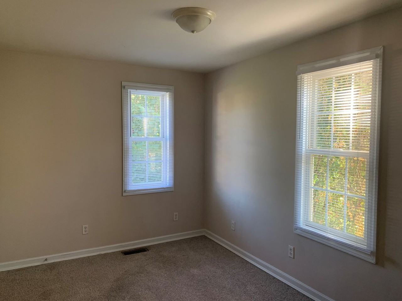 2219 Poplar St - Photo 6 of 10