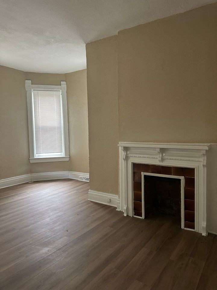 814 Elmwood Ave - Photo 3 of 16