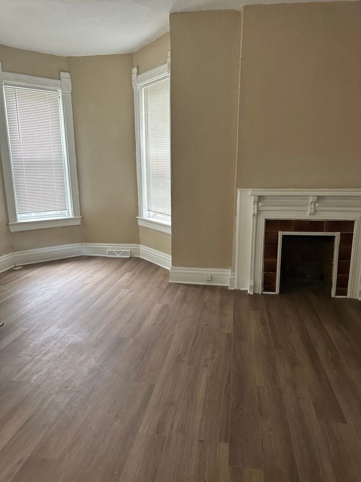 814 Elmwood Ave - Photo 4 of 16