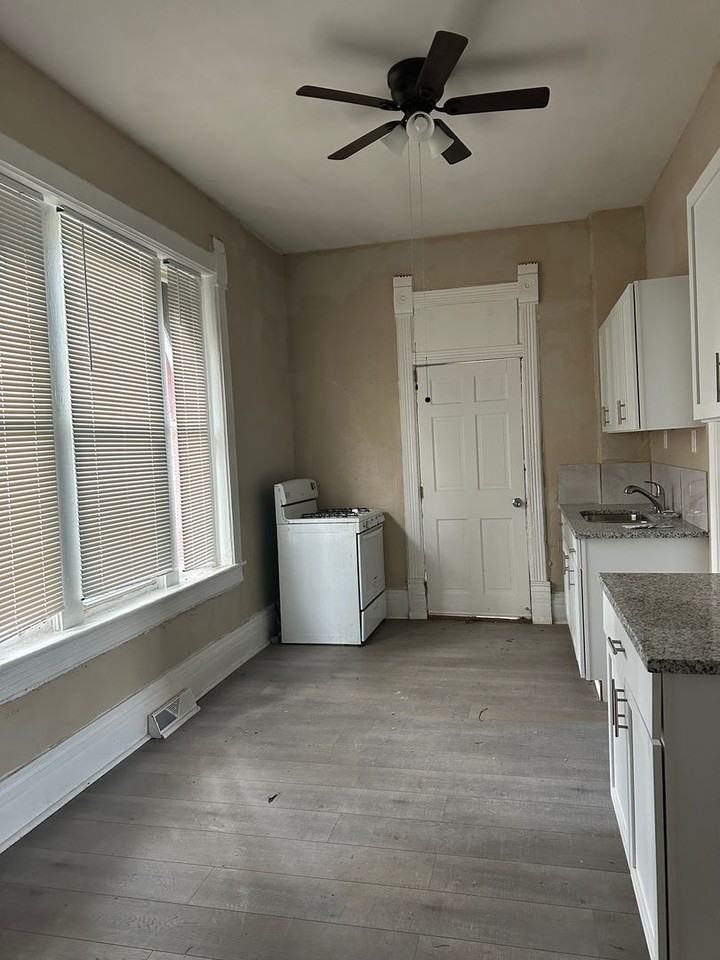 814 Elmwood Ave - Photo 6 of 16