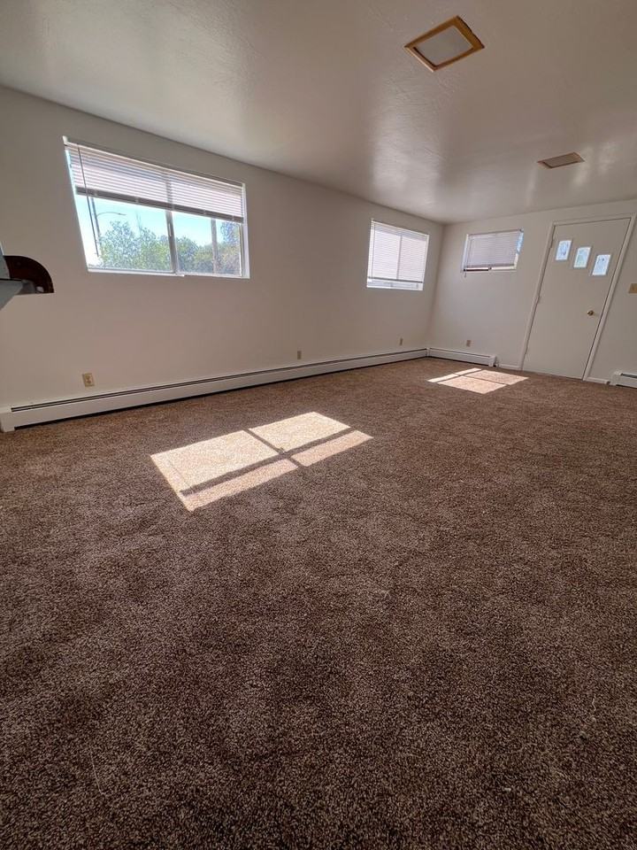 615 E Front St - Photo 2 of 11