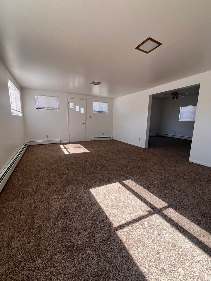 615 E Front St - Photo 3 of 11
