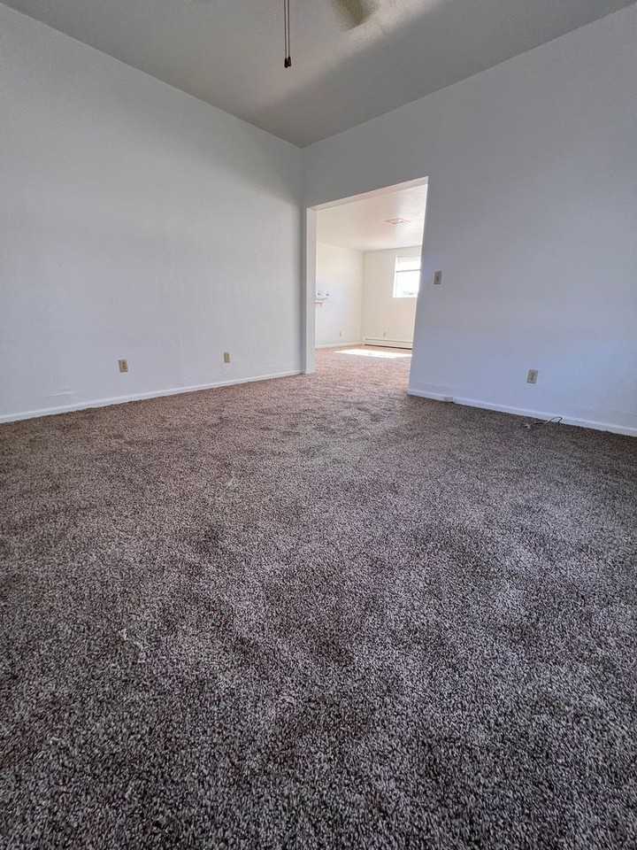 615 E Front St - Photo 4 of 11