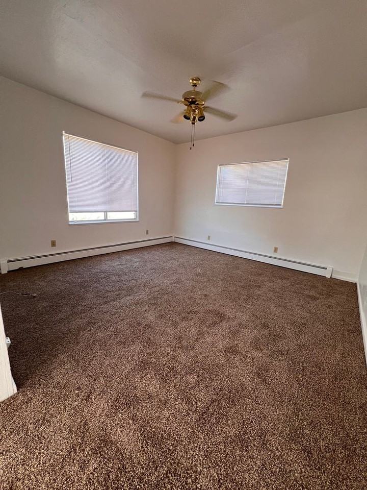 615 E Front St - Photo 5 of 11