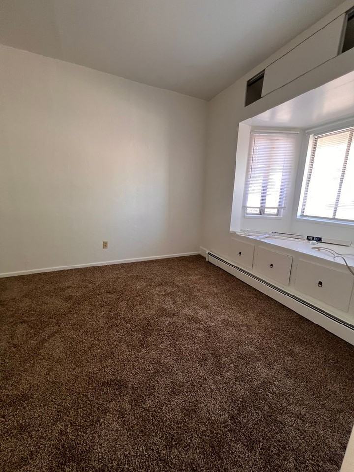 615 E Front St - Photo 6 of 11
