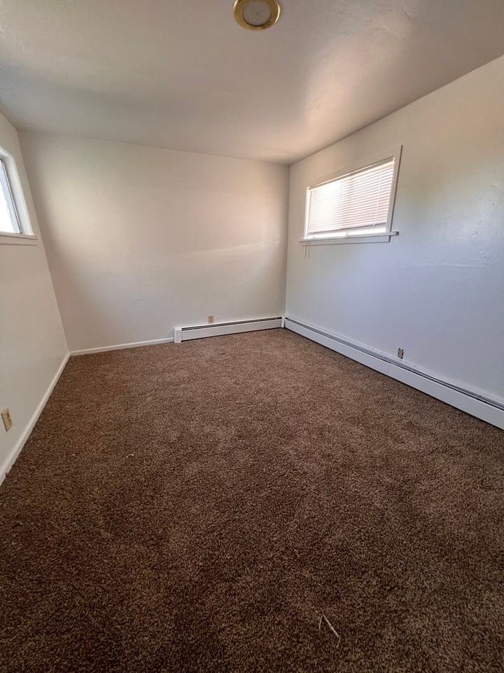 615 E Front St - Photo 7 of 11