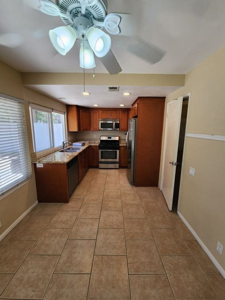 12845 War Horse St - Photo 5 of 19
