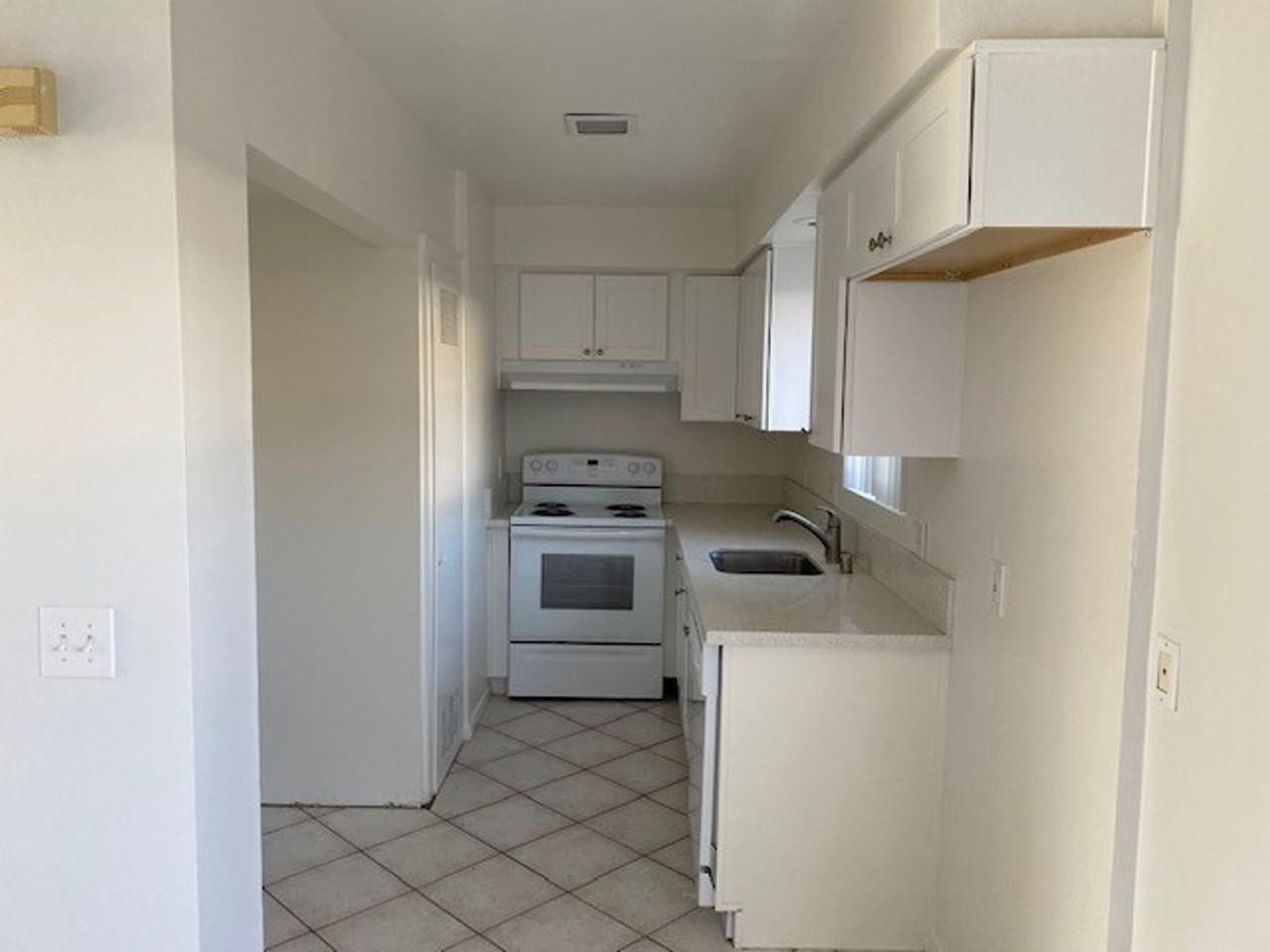 19905 Derbyshire Ln - Photo 4 of 13