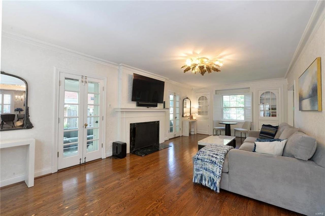 937 S Bemiston Ave - Photo 4 of 50