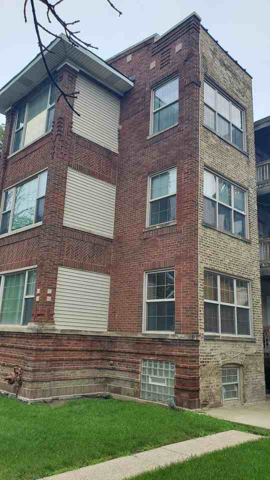 W Ainslie St & N Central Park Ave - Photo 2 of 13