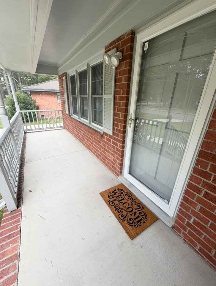 1904 Windsor Dr - Photo 2 of 18