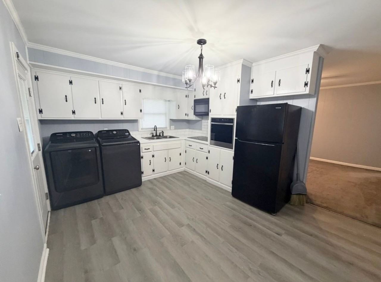 1904 Windsor Dr - Photo 5 of 18