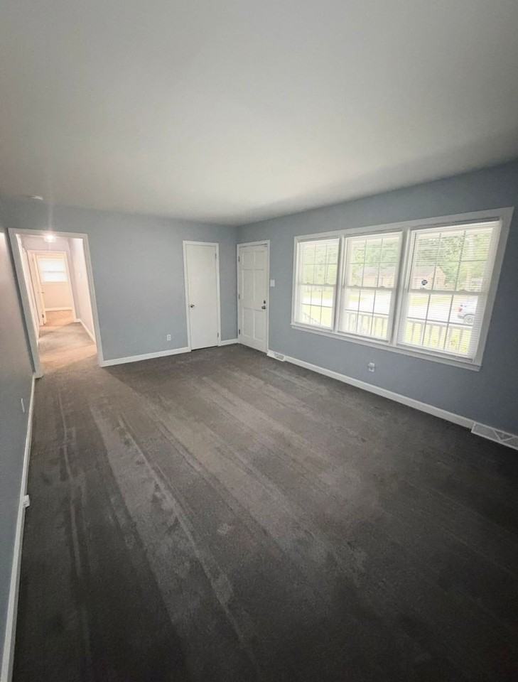 1904 Windsor Dr - Photo 7 of 18