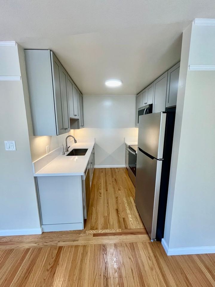 1865 Bush St #105 - Photo 3 of 15