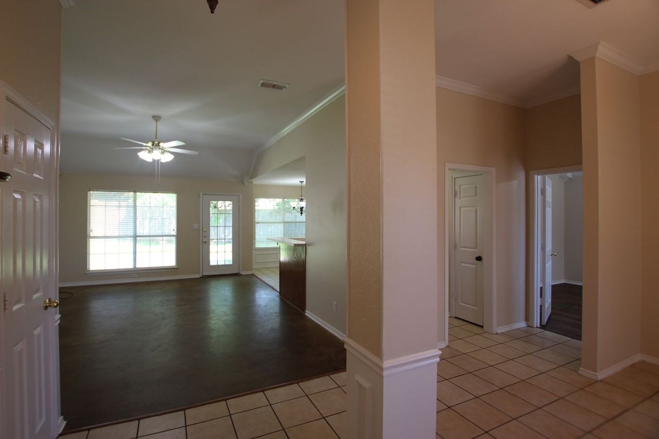 1727 Sapphire Cay - Photo 3 of 27