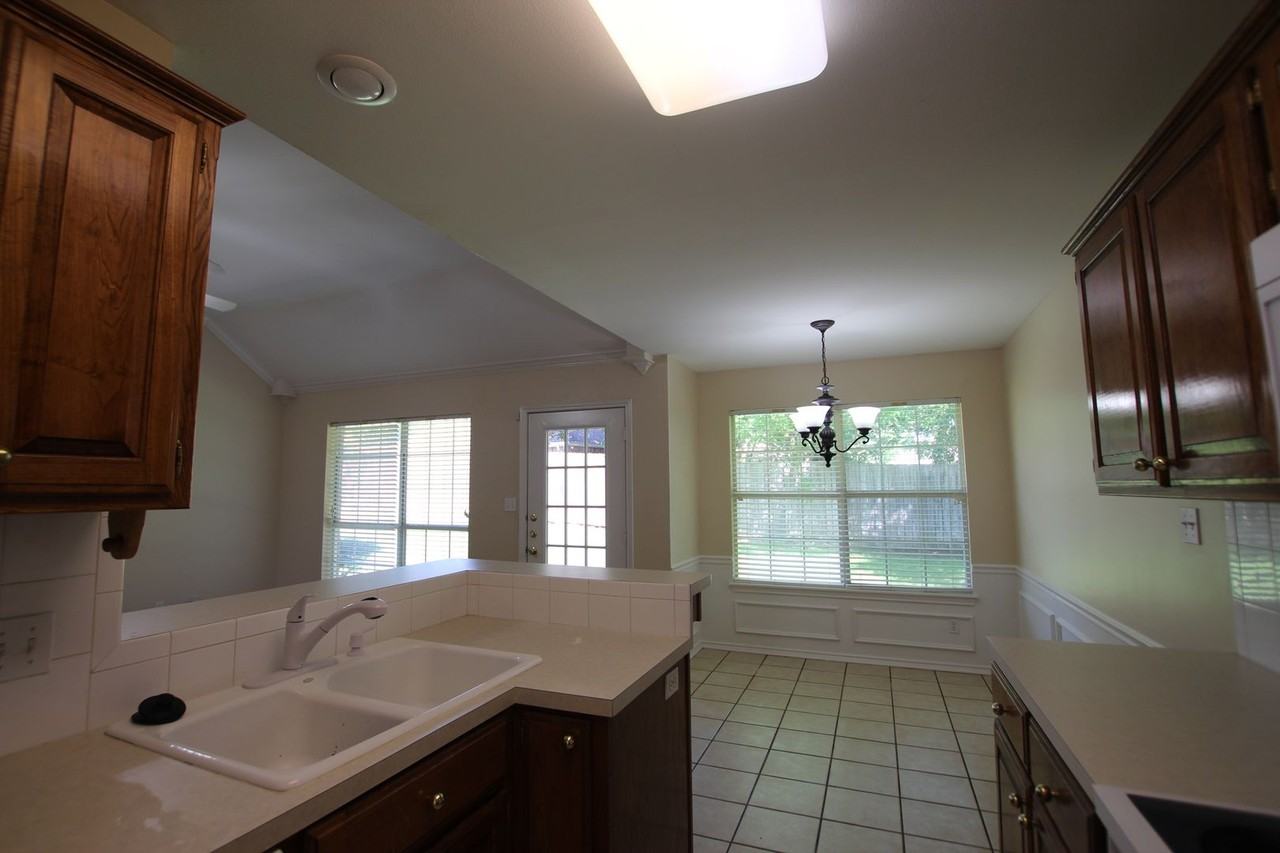 1727 Sapphire Cay - Photo 7 of 27