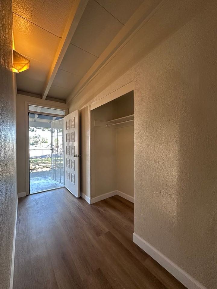 621 Hardy Dr - Photo 3 of 17