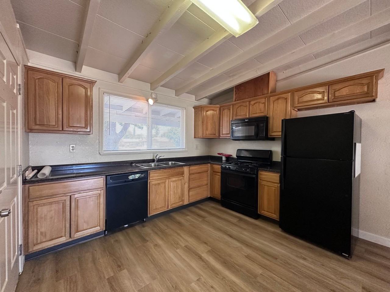 621 Hardy Dr - Photo 4 of 17