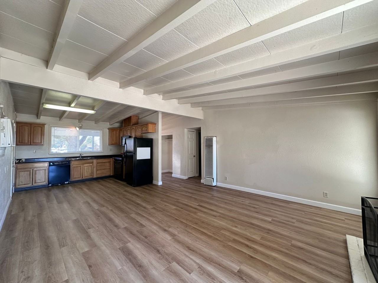 621 Hardy Dr - Photo 5 of 17