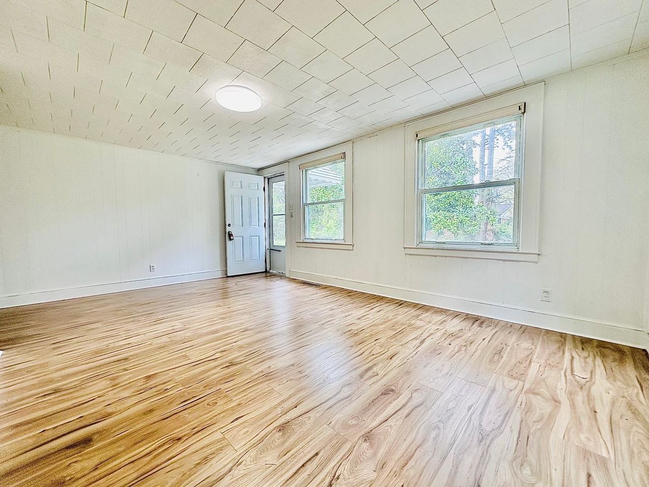 2716 Fawn Ave - Photo 4 of 20