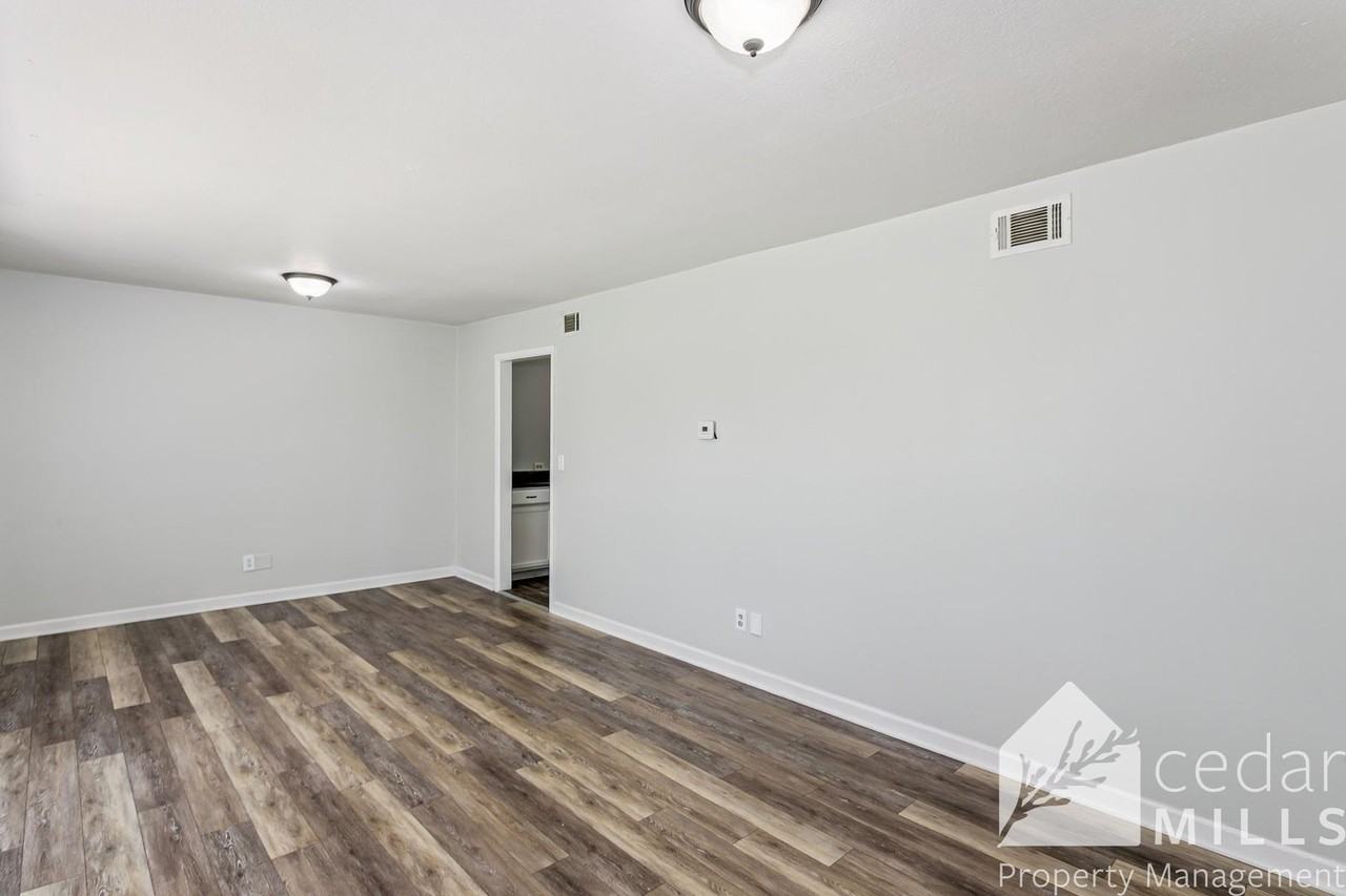 2134 W 35th St S - Photo 2 of 11