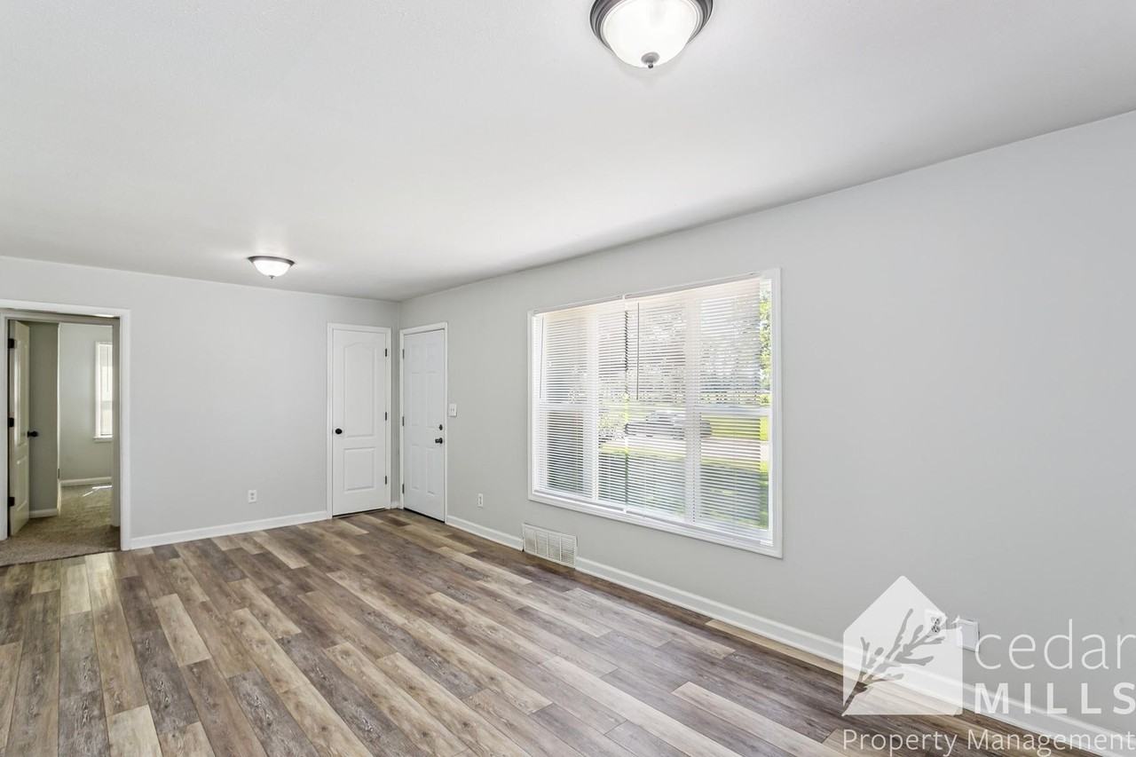 2134 W 35th St S - Photo 3 of 11