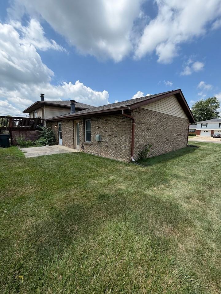 4129 Crest Manor Dr - Photo 2 of 13