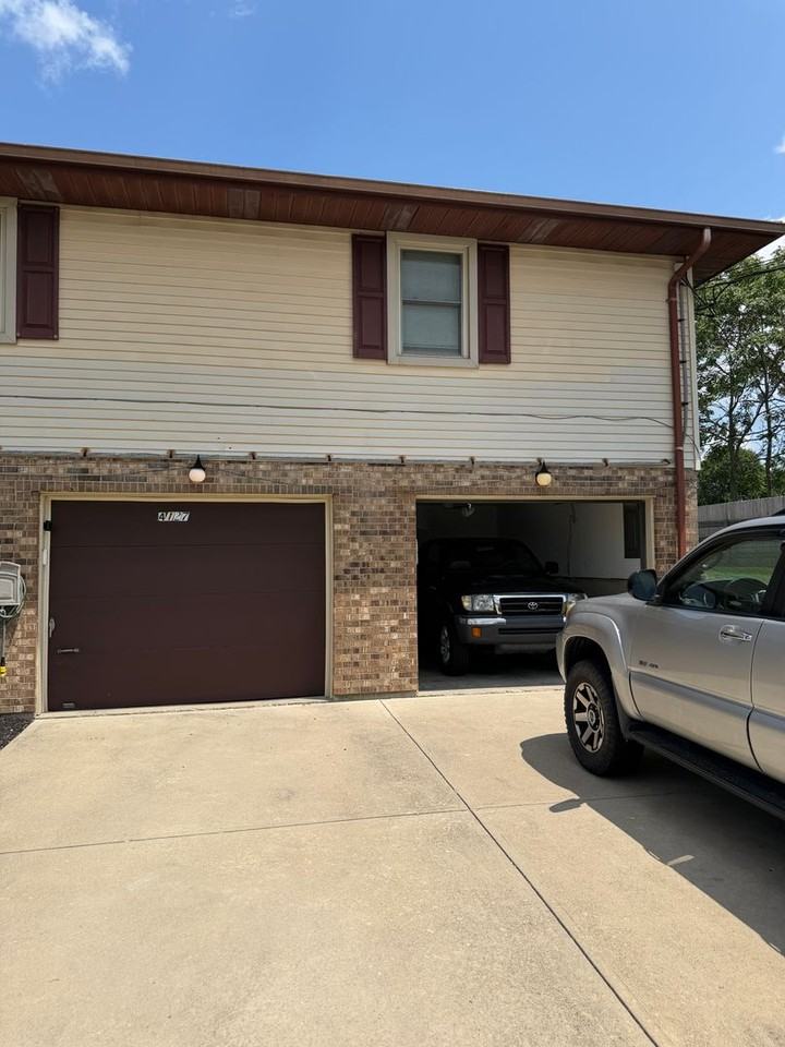 4129 Crest Manor Dr - Photo 3 of 13