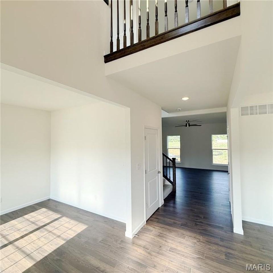 302 Windmill View Ct - Photo 7 of 35