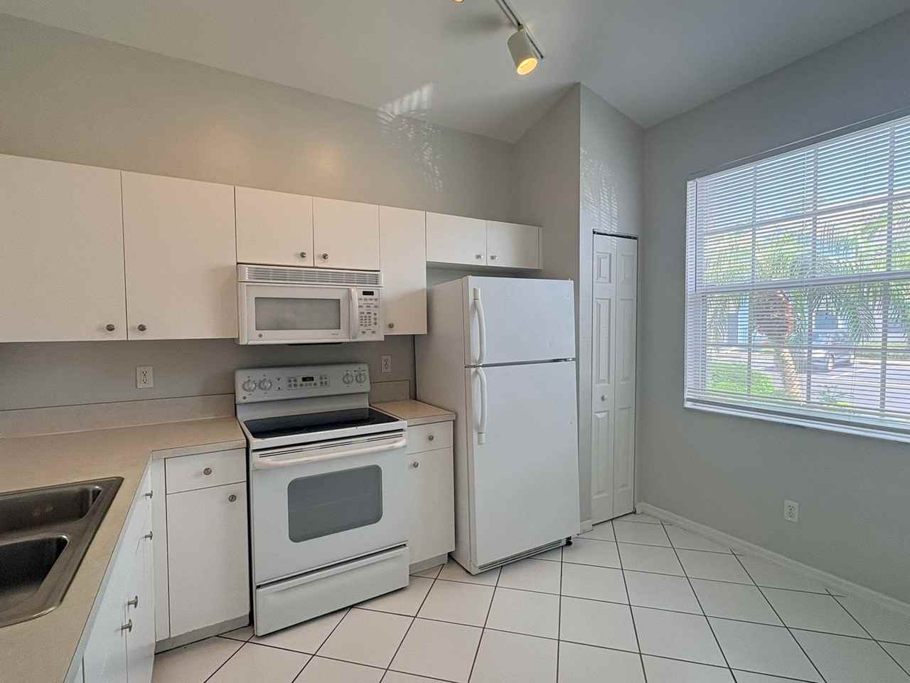 3619 Pine Oak Cir #108 - Photo 2 of 28