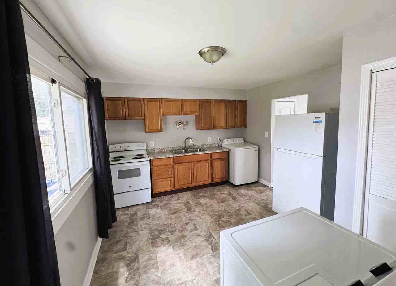 24644 Lauren Ave - Photo 4 of 14