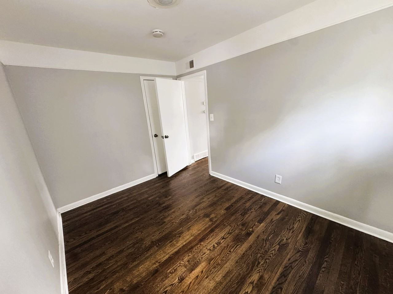 24644 Lauren Ave - Photo 6 of 14
