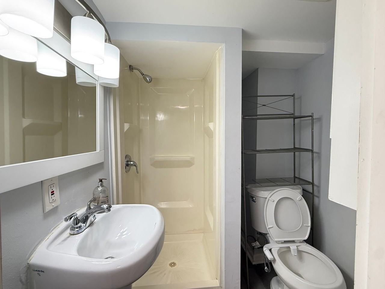3824 T St Nw - Photo 5 of 8