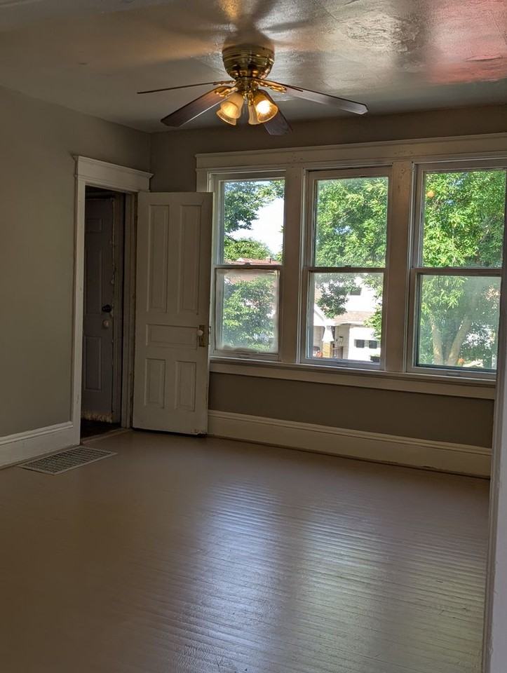 4047 N 19th St - Photo 2 of 9
