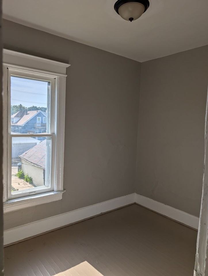 4047 N 19th St - Photo 3 of 9