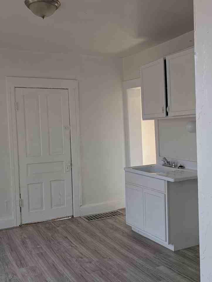 4047 N 19th St - Photo 4 of 9