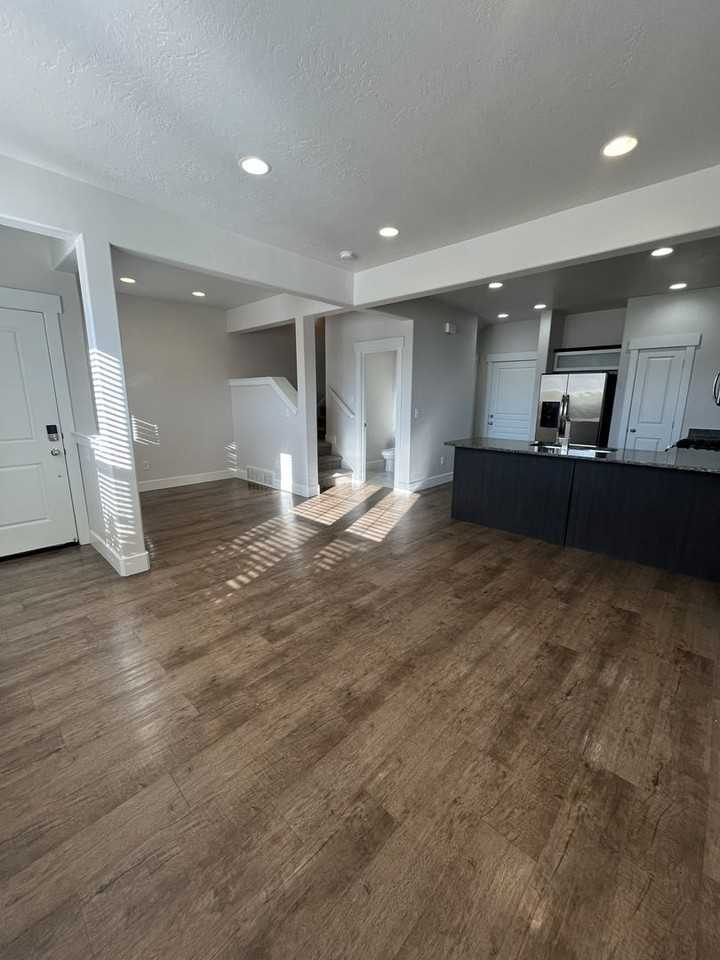2241 W 450 S - Photo 6 of 29