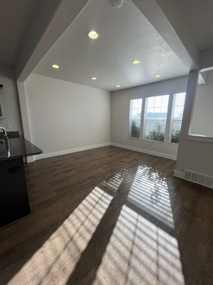 2241 W 450 S - Photo 7 of 29
