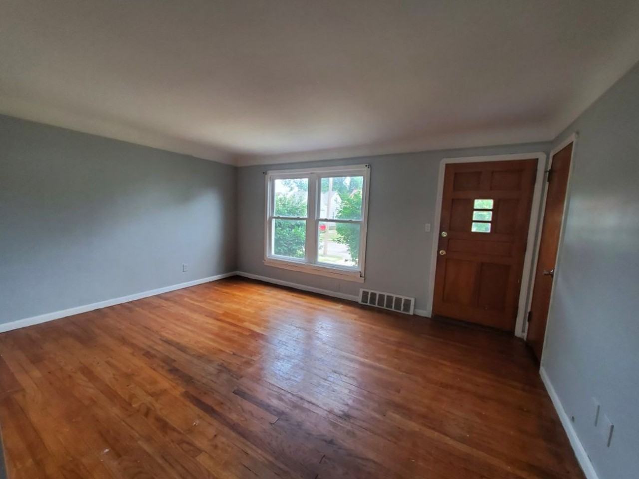 16108 Edgewood Ave - Photo 5 of 40