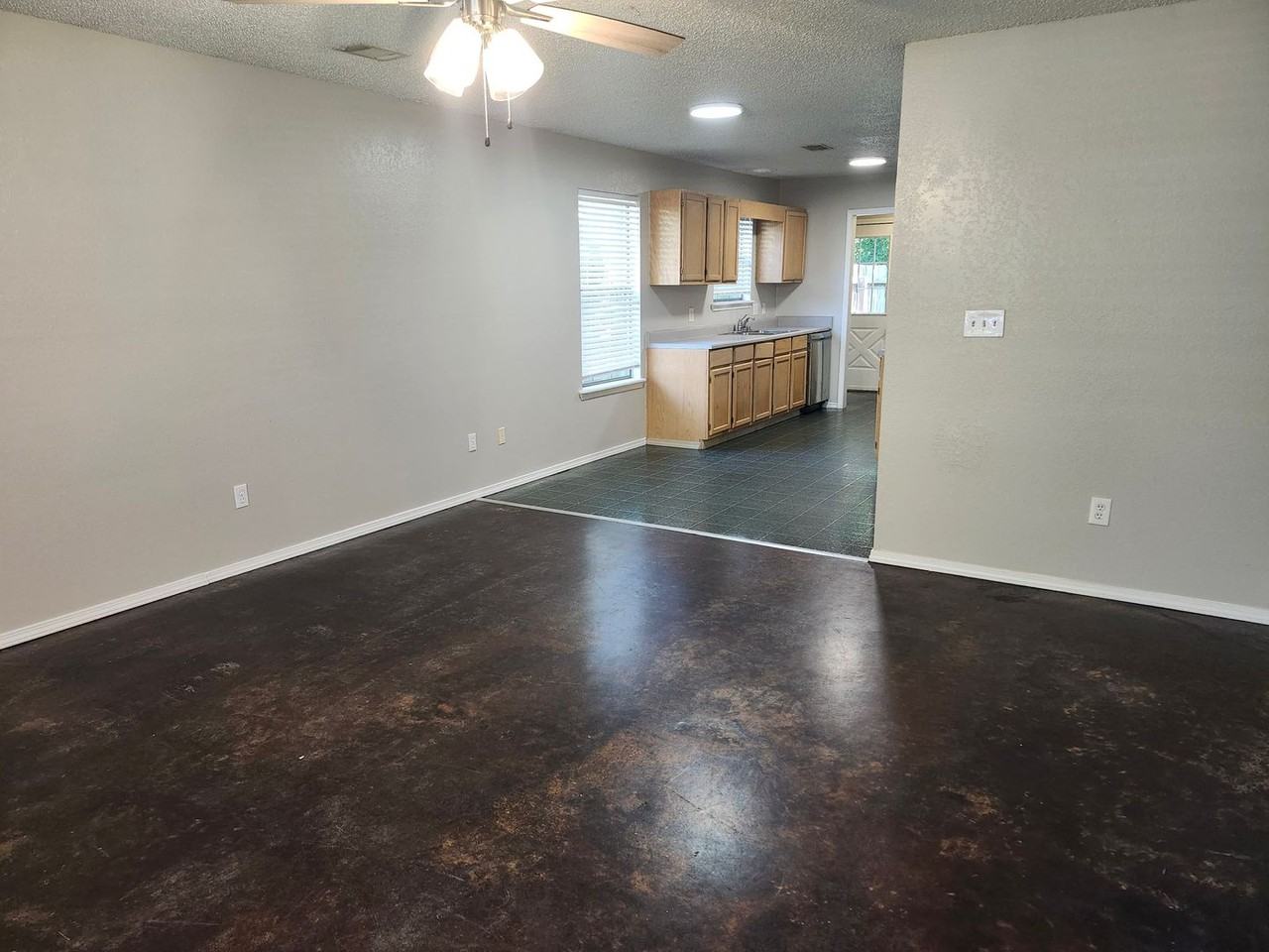 1911 Watts Rd - Photo 4 of 18