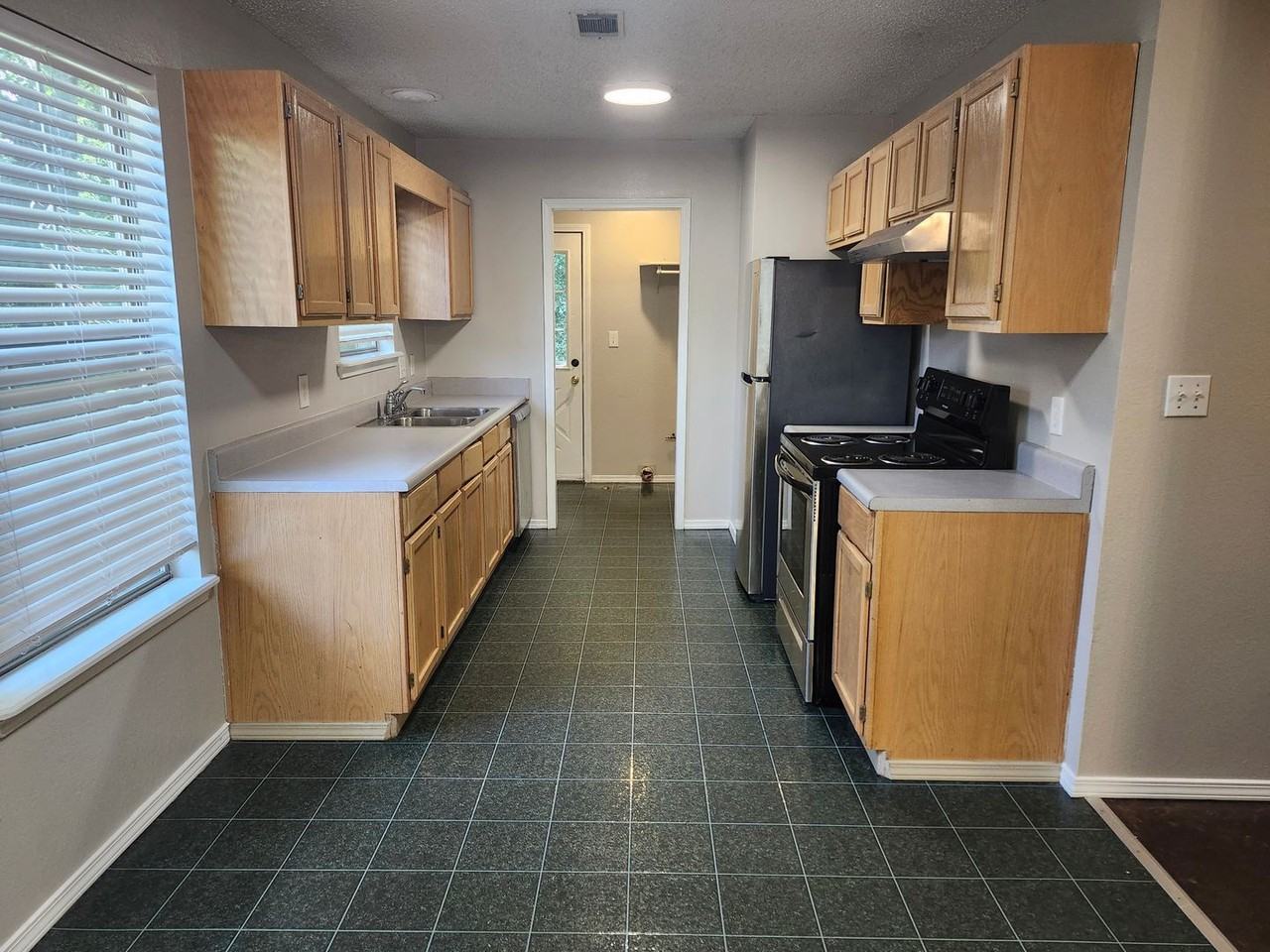 1911 Watts Rd - Photo 6 of 18